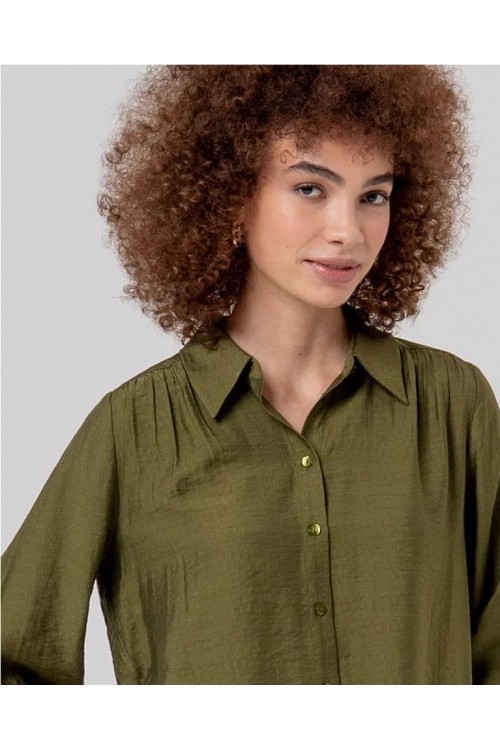 Camisa con frunces en hombros VERDE...