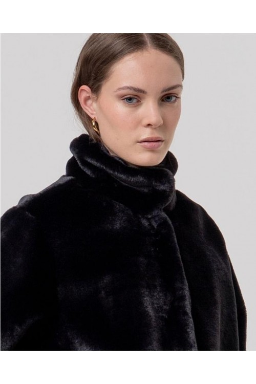 Chaqueta corta de pelo y cuell NEGRO